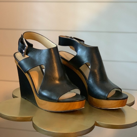 Black wedges with ankle strap - Picture 2 of 6